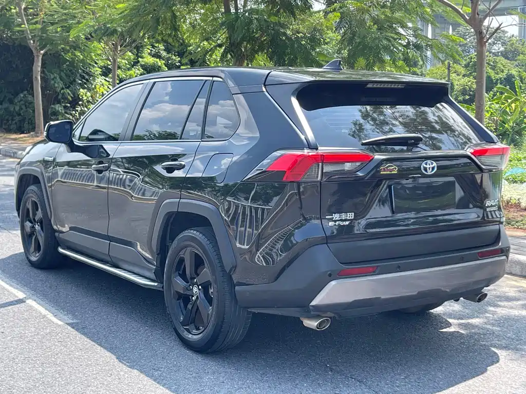 Toyota RAV4 — миниатюра 4