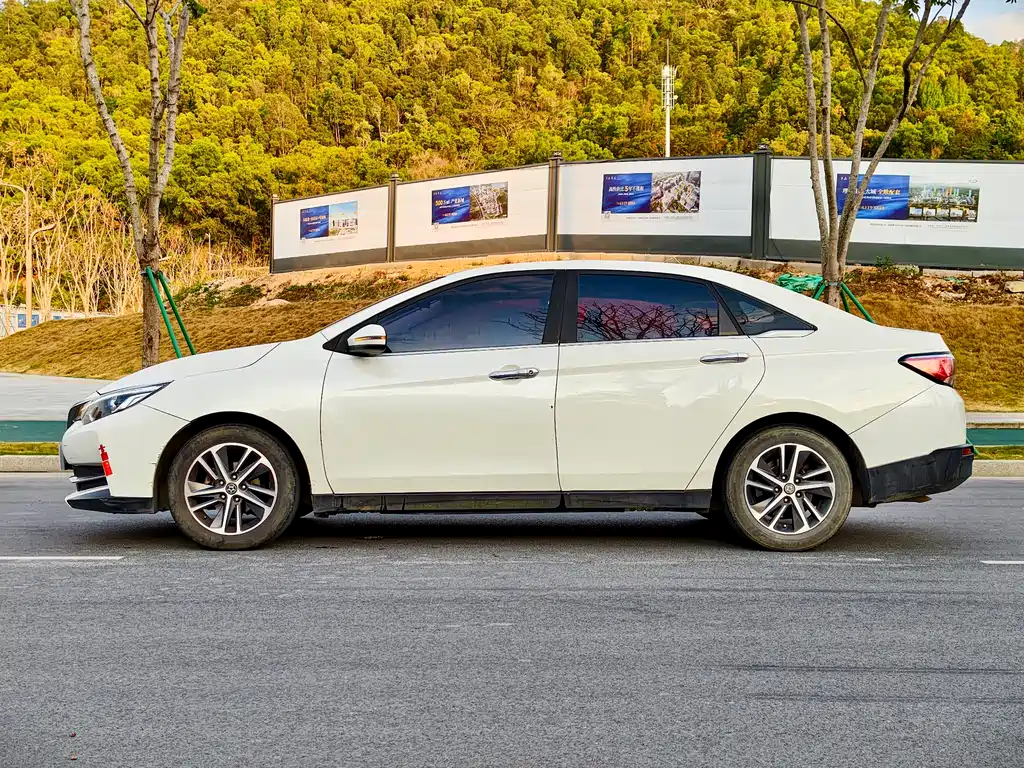Venucia D60 1.6L CVT Connected Elite Edition, фото 10