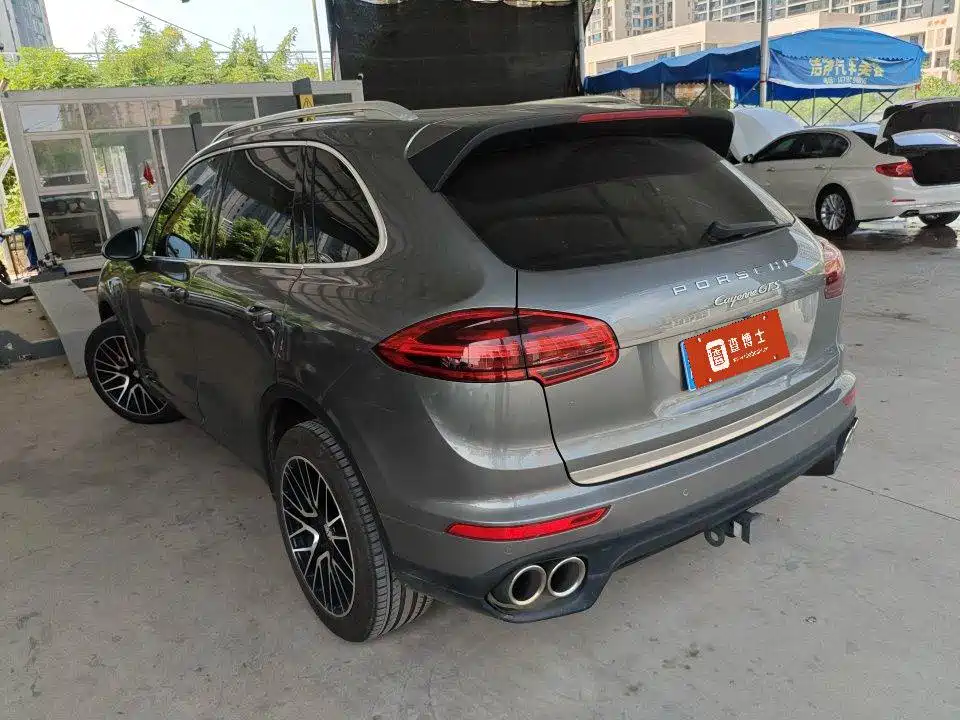Porsche Cayenne — миниатюра 10