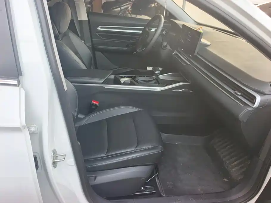 Geely Emgrand — миниатюра 8