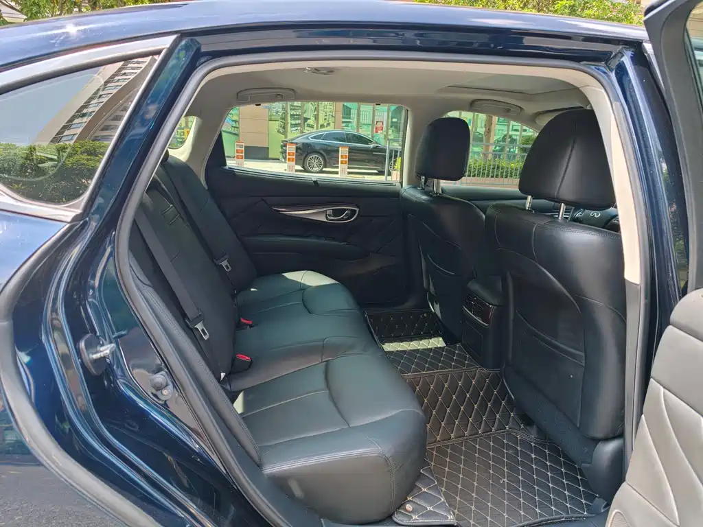 Infiniti Q70 — миниатюра 10