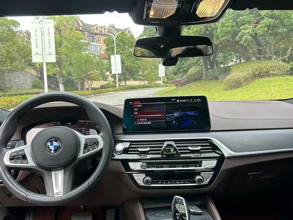 BMW 5 Series — миниатюра 7