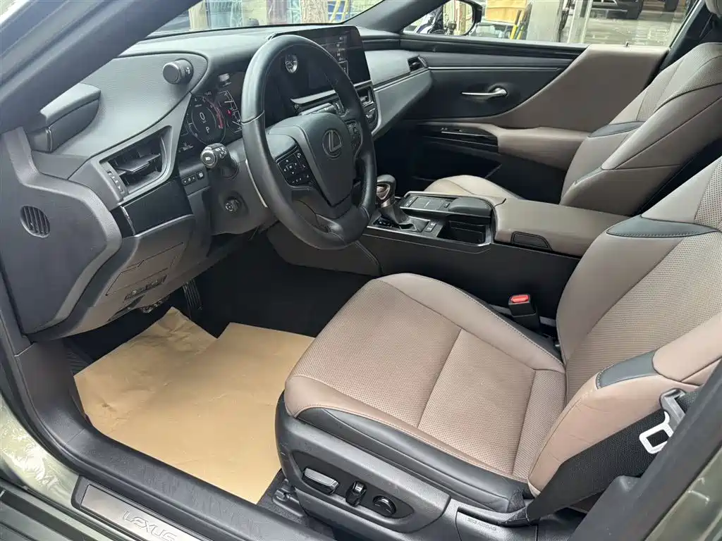 Lexus ES 2021 300h Premium