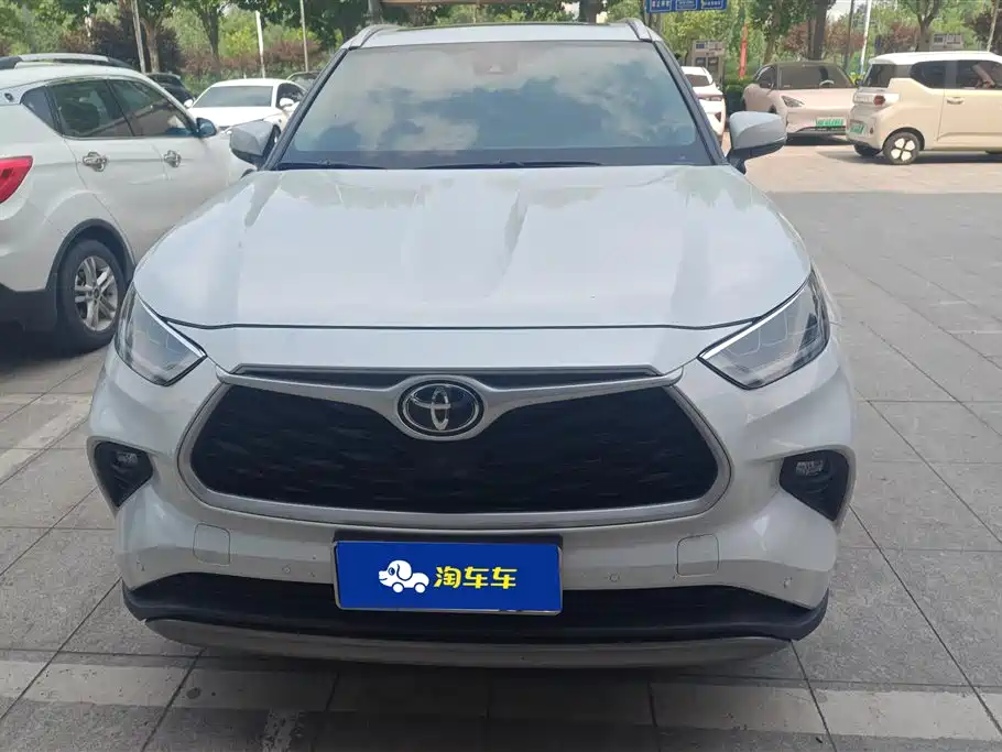 Toyota Highlander 2024 2.5L Luxury 7 мест