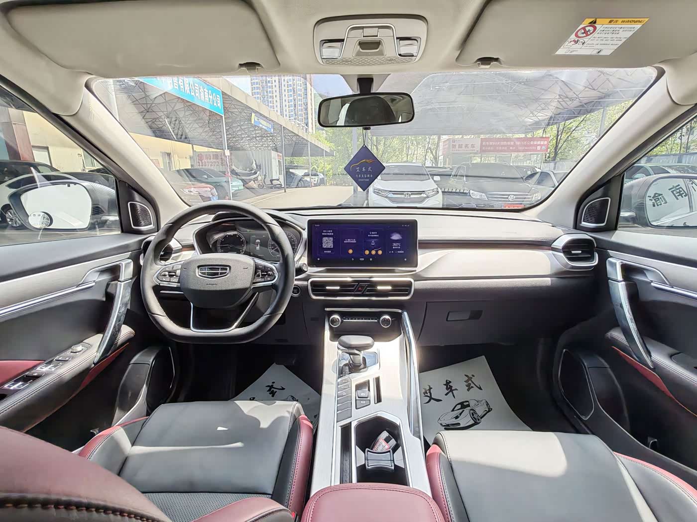 Geely Binyue 1.4 л 2023 г. Серебристо-серый, пробег 48000 км