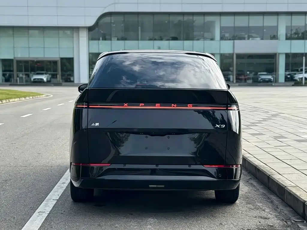 XPeng X9 — миниатюра 9
