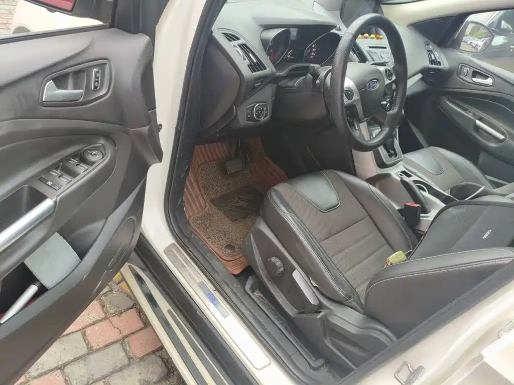 Ford Kuga — миниатюра 12