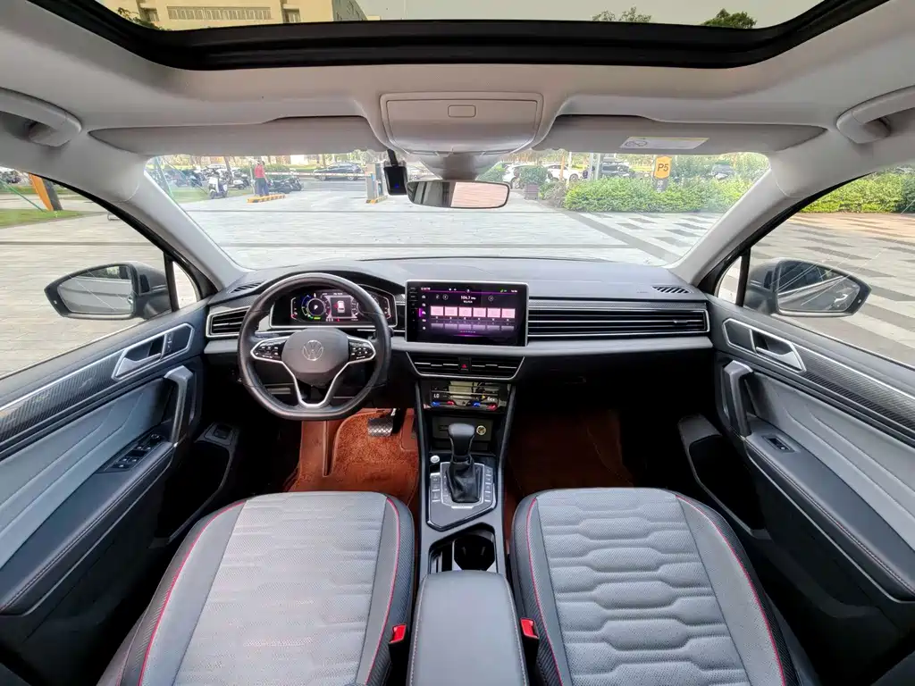 Volkswagen Tiguan L PHEV — миниатюра 11