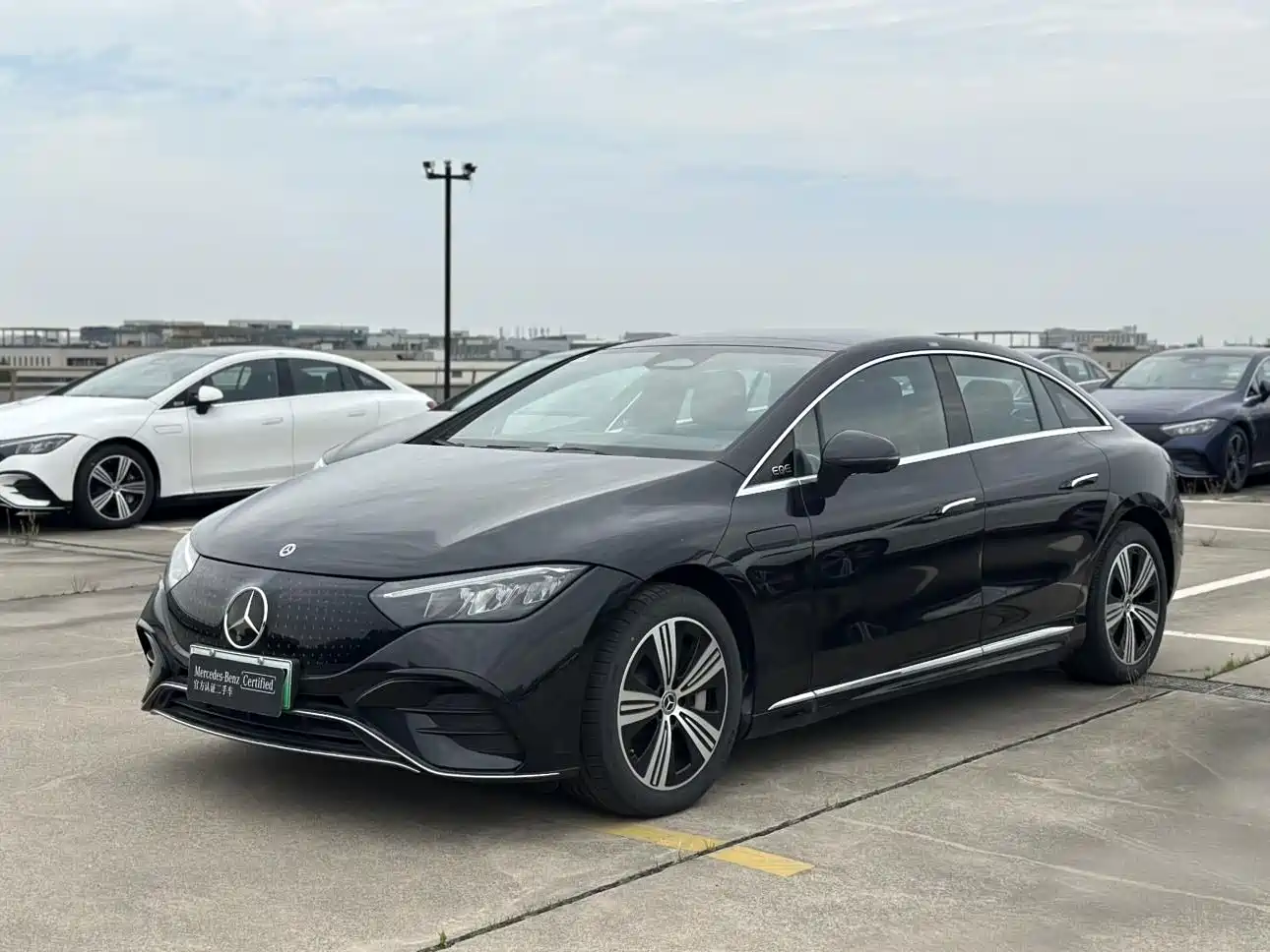 奔驰EQE 2025款 500 4MATIC 先锋版 2025