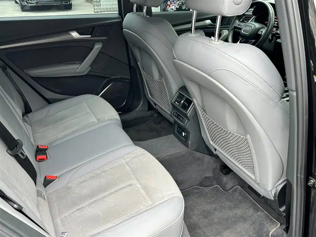 Audi Q5L Sportback — миниатюра 12