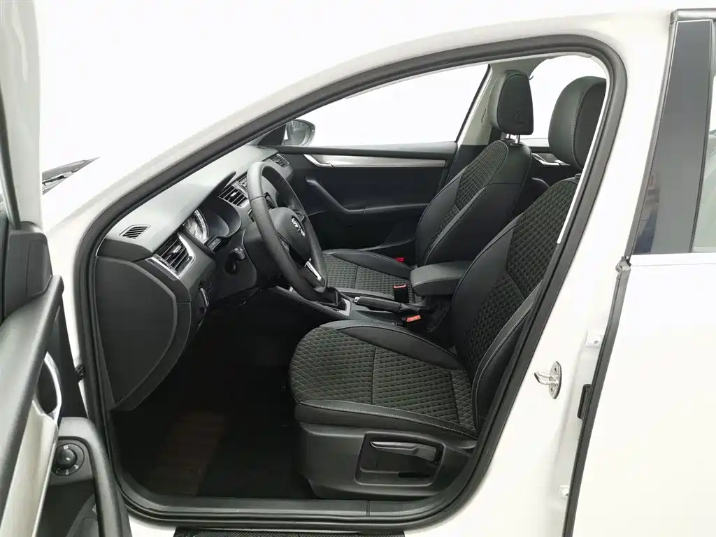Skoda Octavia 2020 1.5L AT Luxury