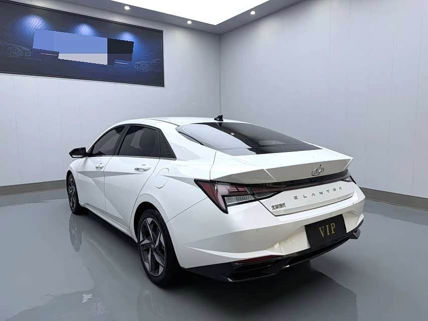 Hyundai Elantra 1.5 л 2022 г. Белый, пробег 30000 км
