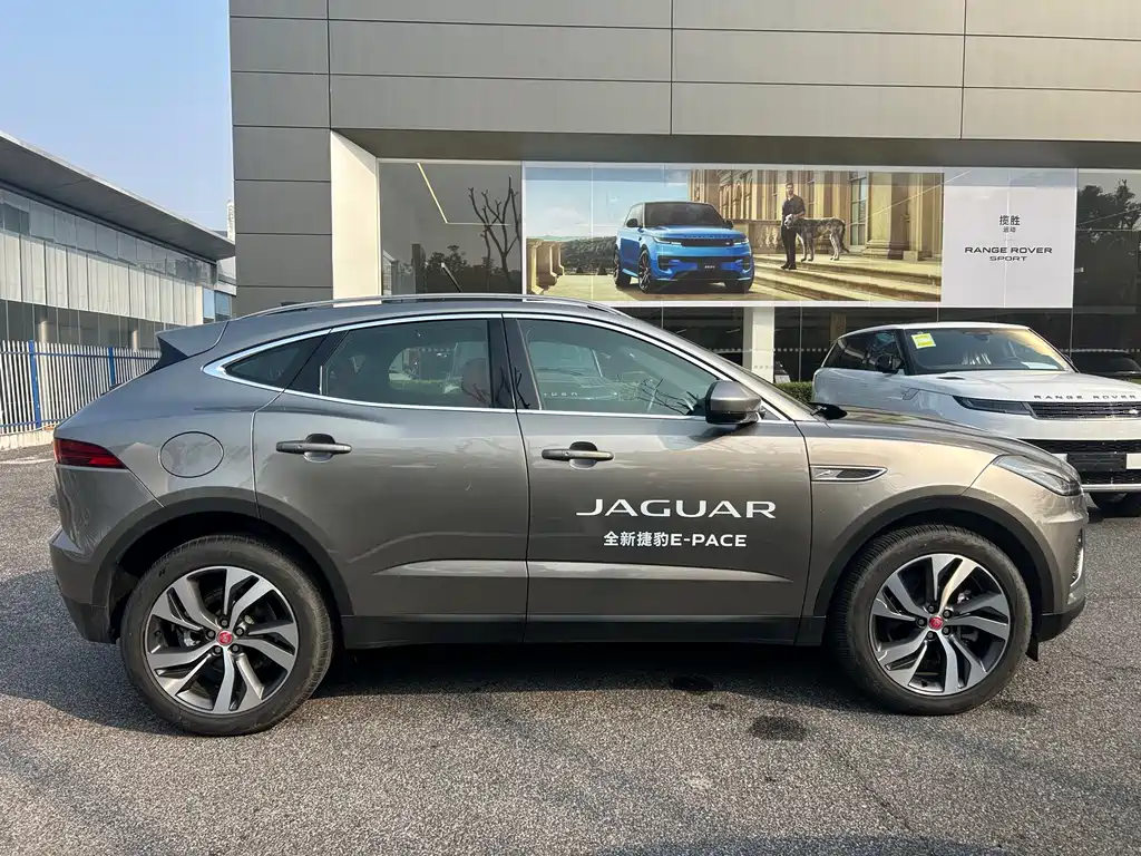 JAGUAR E PACE