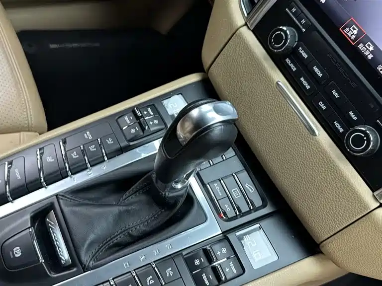 Porsche Macan — миниатюра 14