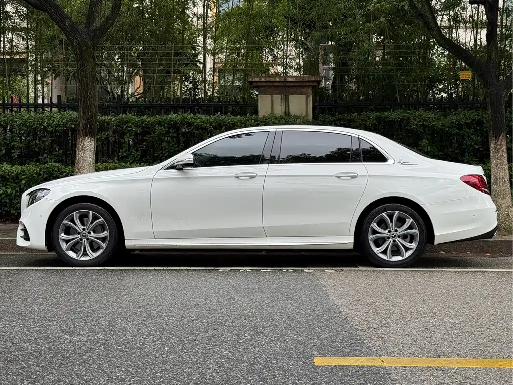 Mercedes-Benz E-Class — миниатюра 3