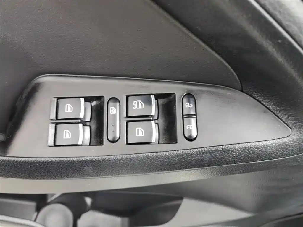 Dongfeng 580 2017 1.5T CVT