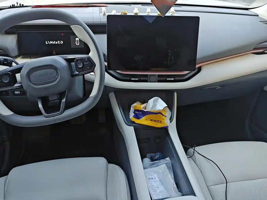 Lynk & Co 06 EM-P — миниатюра 12