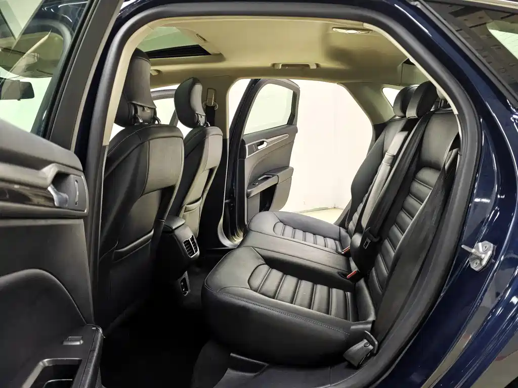 Ford Mondeo — миниатюра 11