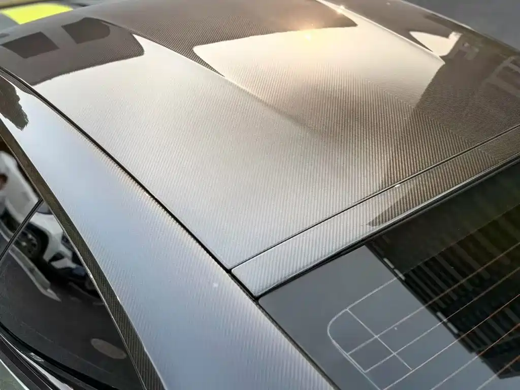 Aston Martin DB11 — миниатюра 6