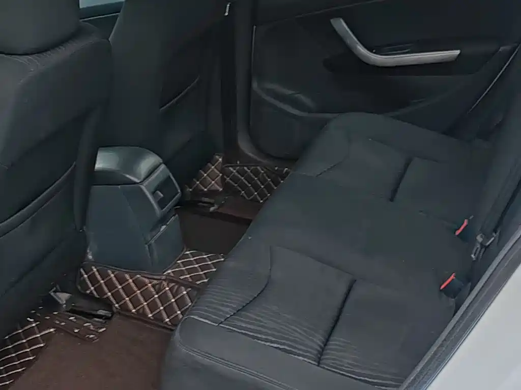 Peugeot 408 2013 1.6L AT Comfort