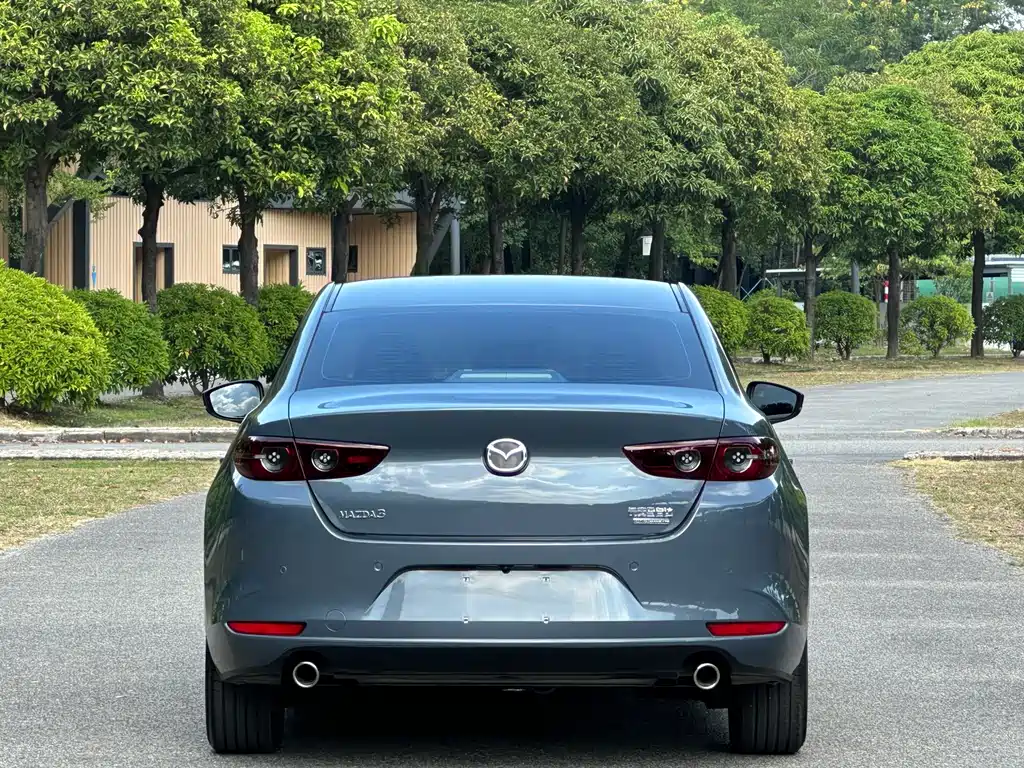 Mazda 3 Axela 2023 — фото 27