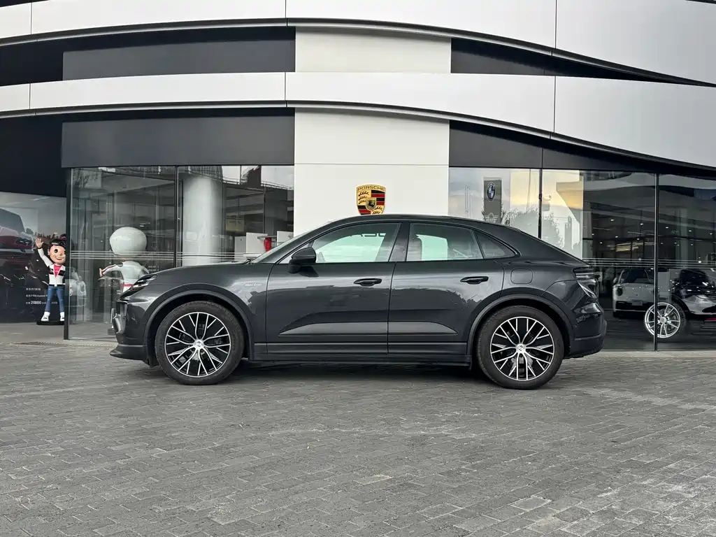 Porsche Macan EV — миниатюра 5