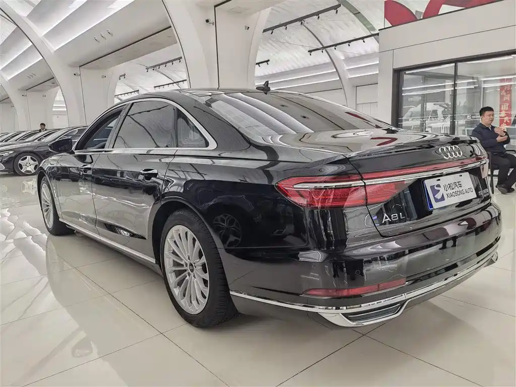 AUDI A8