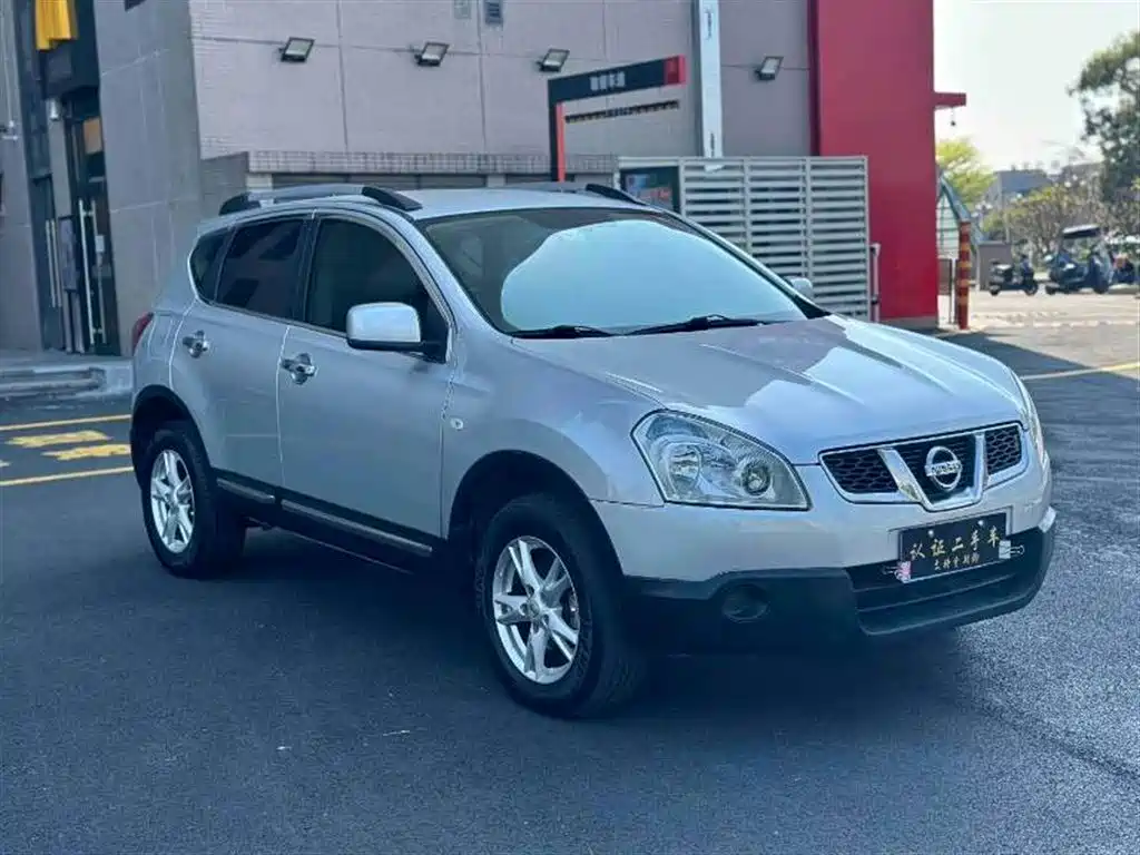 Nissan Qashqai 2012 1.6XE 5MT 2WD