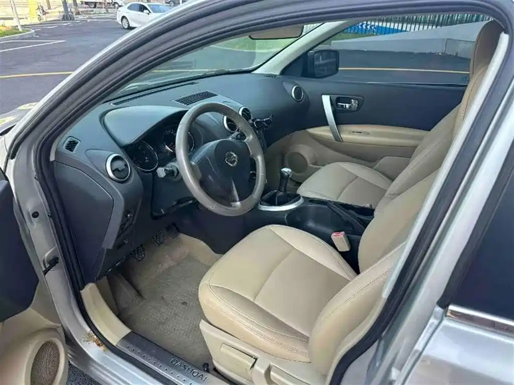 Nissan Qashqai 2012 1.6XE 5MT 2WD