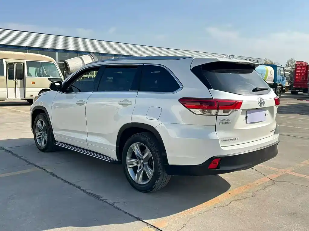 Toyota Highlander — миниатюра 9