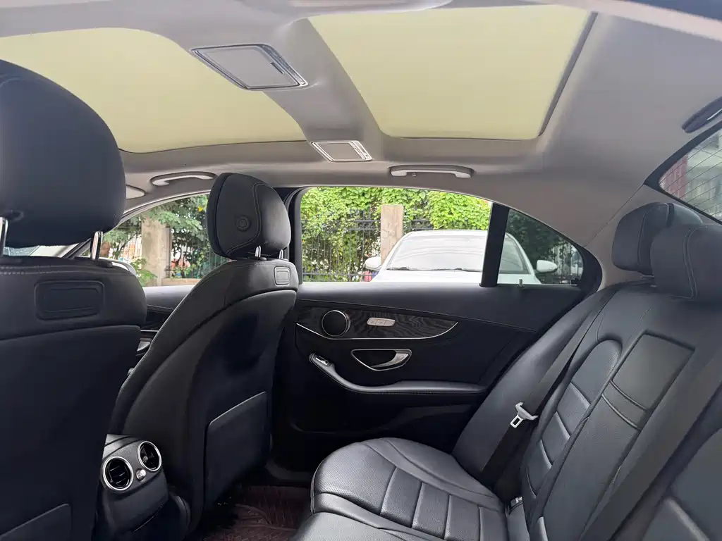 Mercedes-Benz C-Class — миниатюра 13