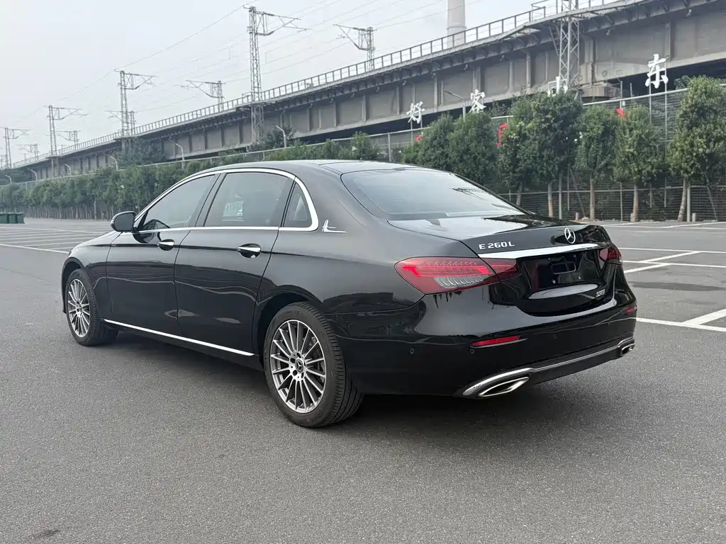 Mercedes-Benz E-Class — миниатюра 4