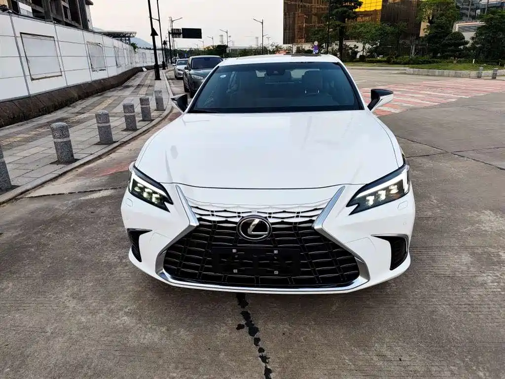 Lexus ES — миниатюра 2