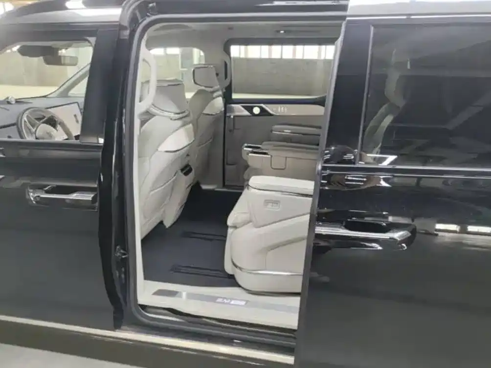 Volvo EM90 — миниатюра 4
