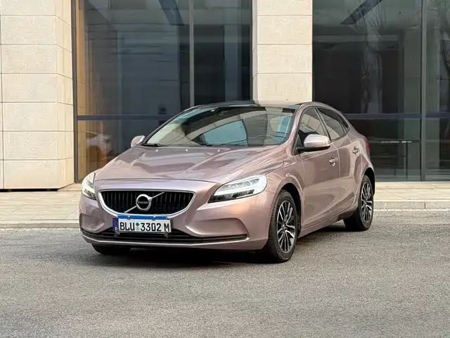 volvo v40
