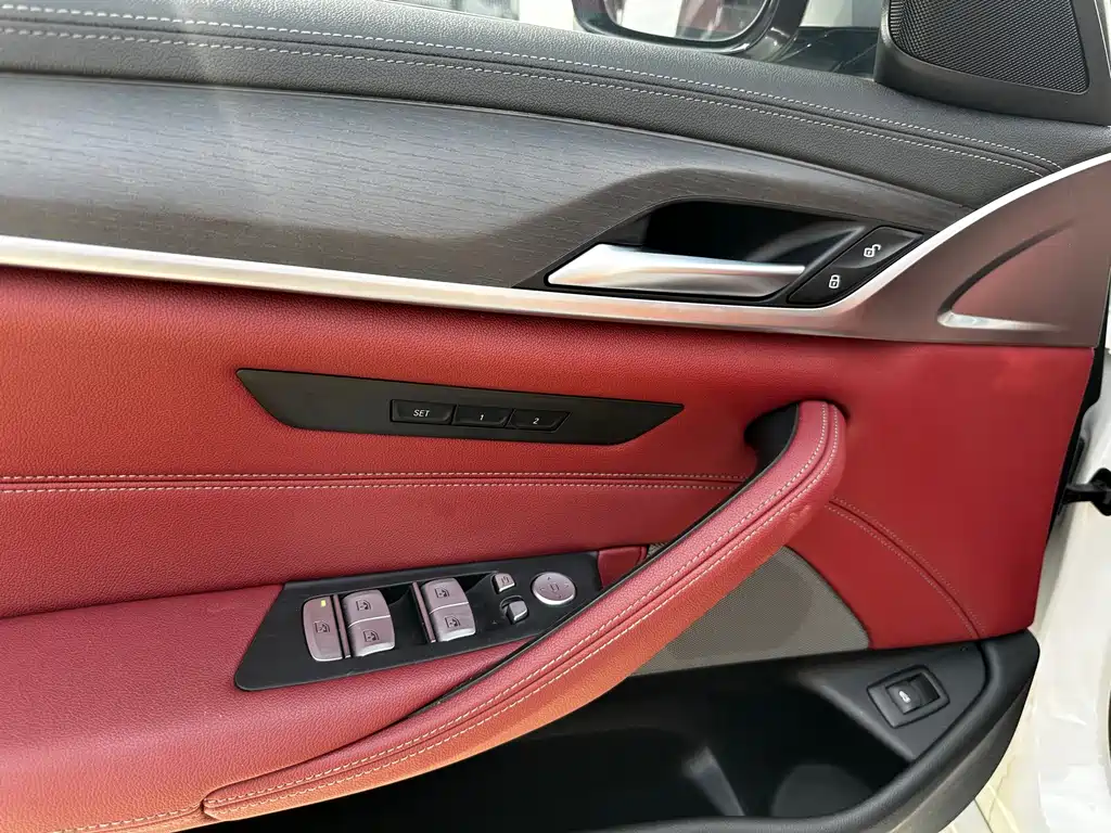 BMW 5 Series — миниатюра 5