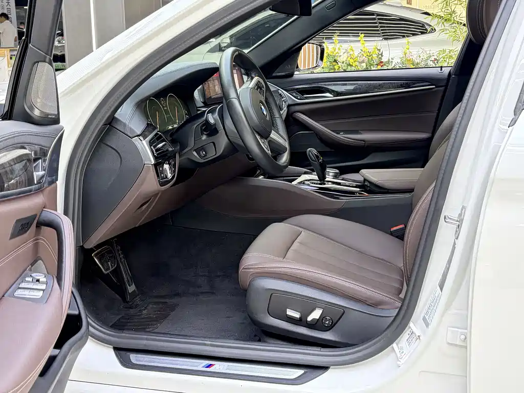BMW 5 Series — миниатюра 4