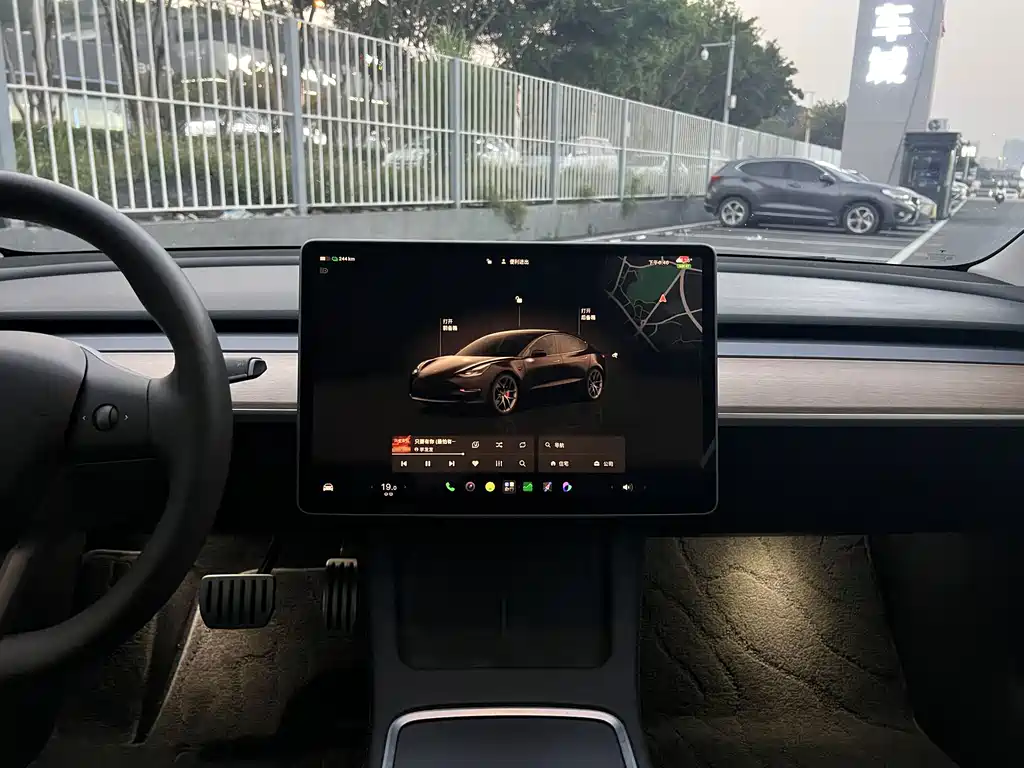 Tesla Model 3 — миниатюра 17
