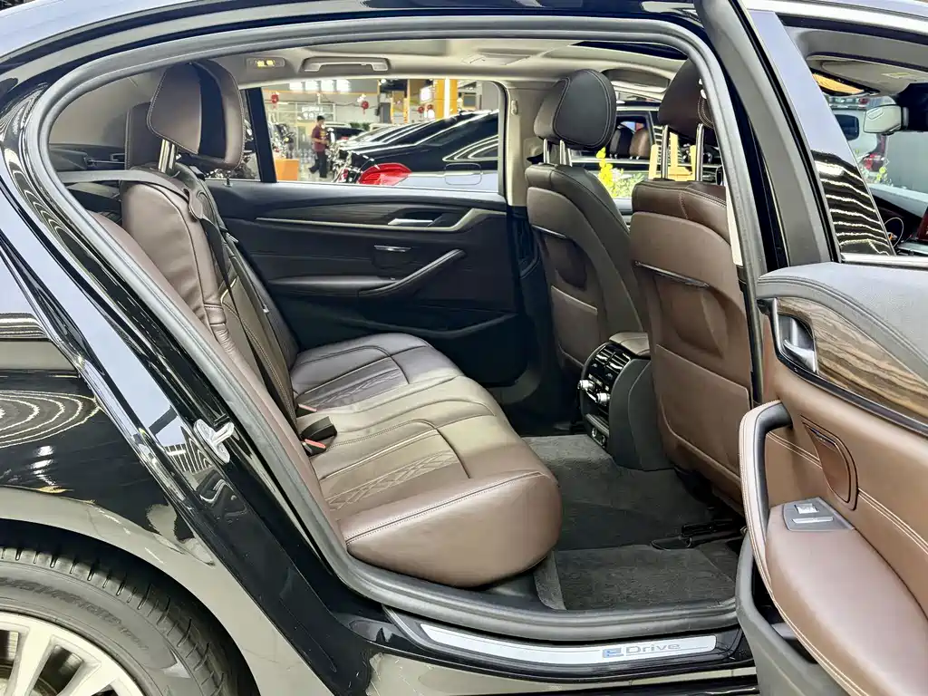 BMW 5 Series New Energy — миниатюра 12