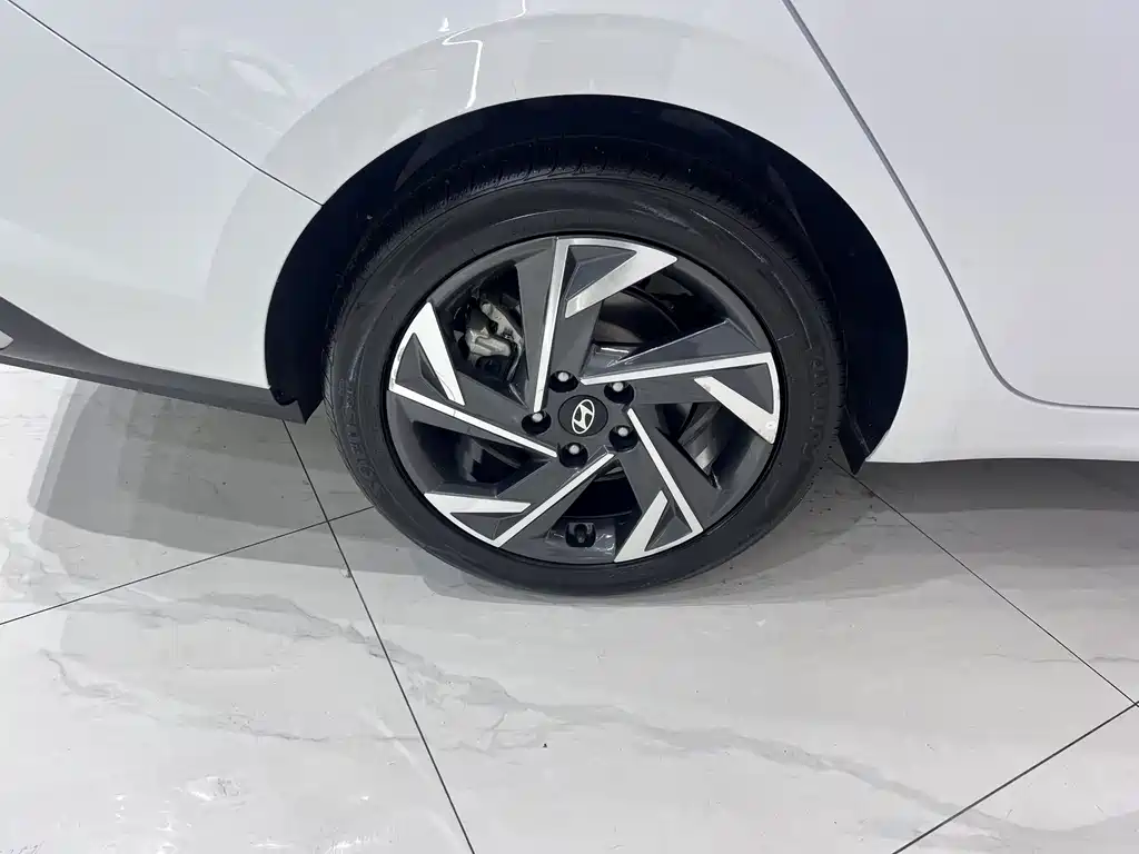 Hyundai Elantra — миниатюра 19