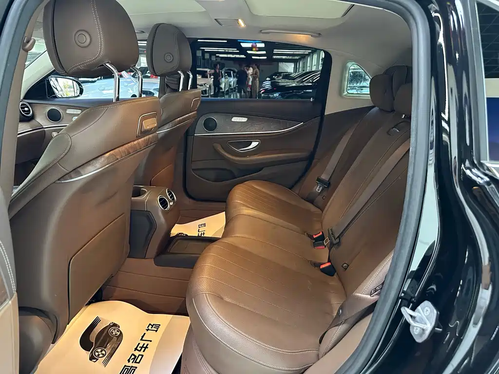 Mercedes-Benz E-Class — миниатюра 5
