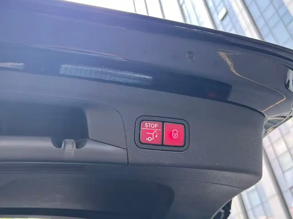 Mercedes-Benz GLE New Energy — миниатюра 11