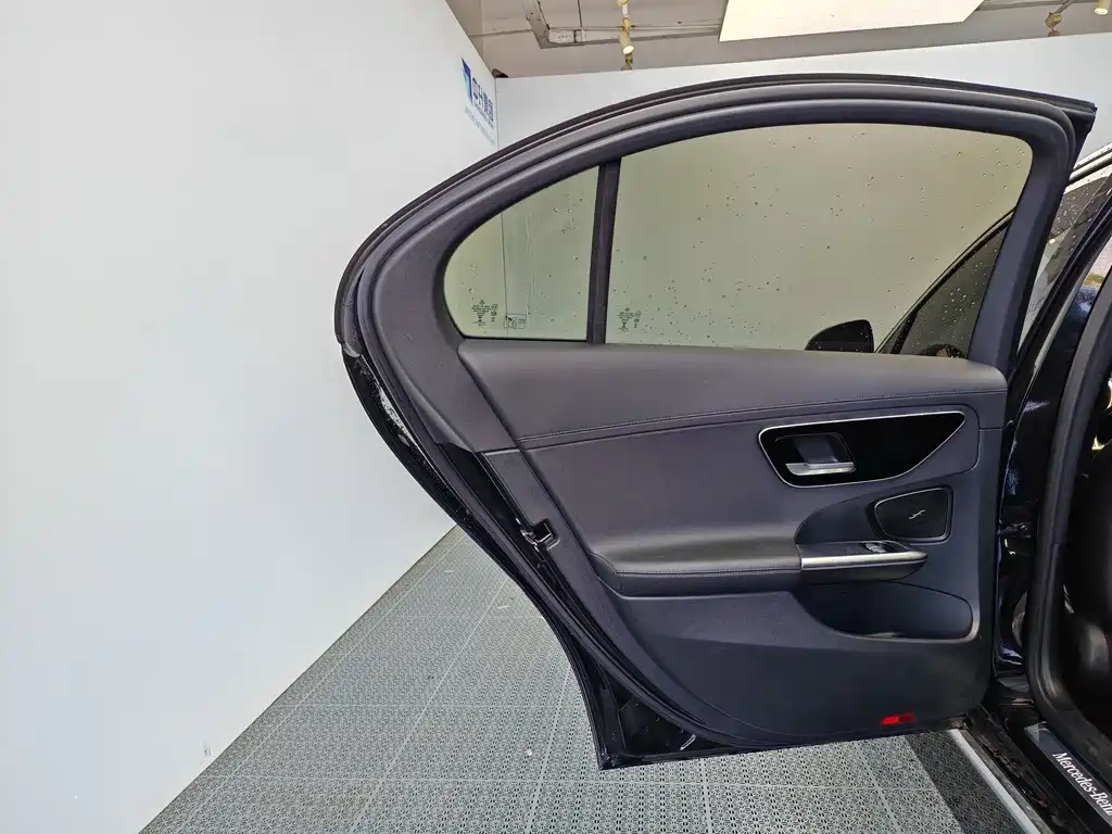 Mercedes-Benz C-Class — миниатюра 14