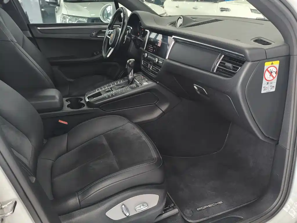 Porsche Macan — миниатюра 11