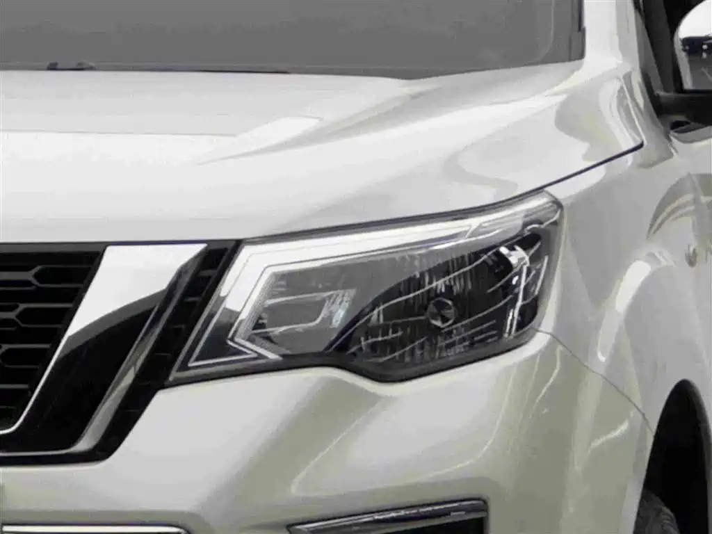 Nissan Terra — миниатюра 3