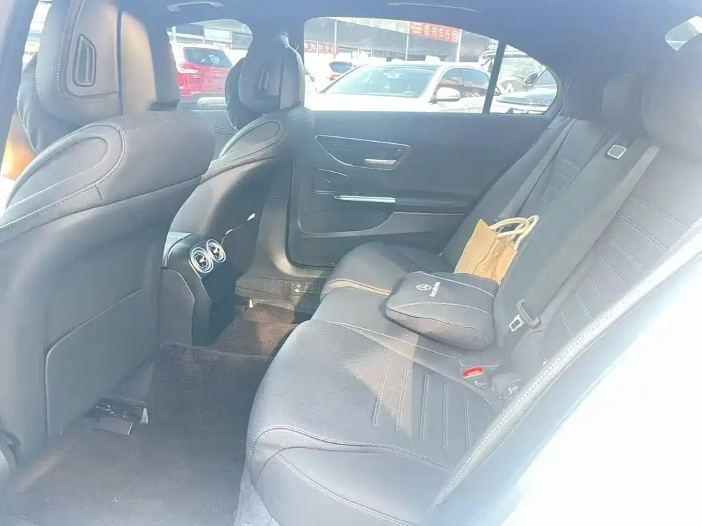 Mercedes-Benz C-Class — миниатюра 8