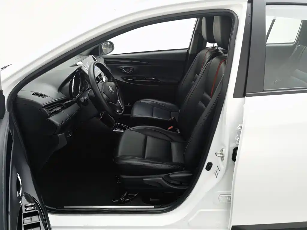 Toyota Yaris L — миниатюра 10