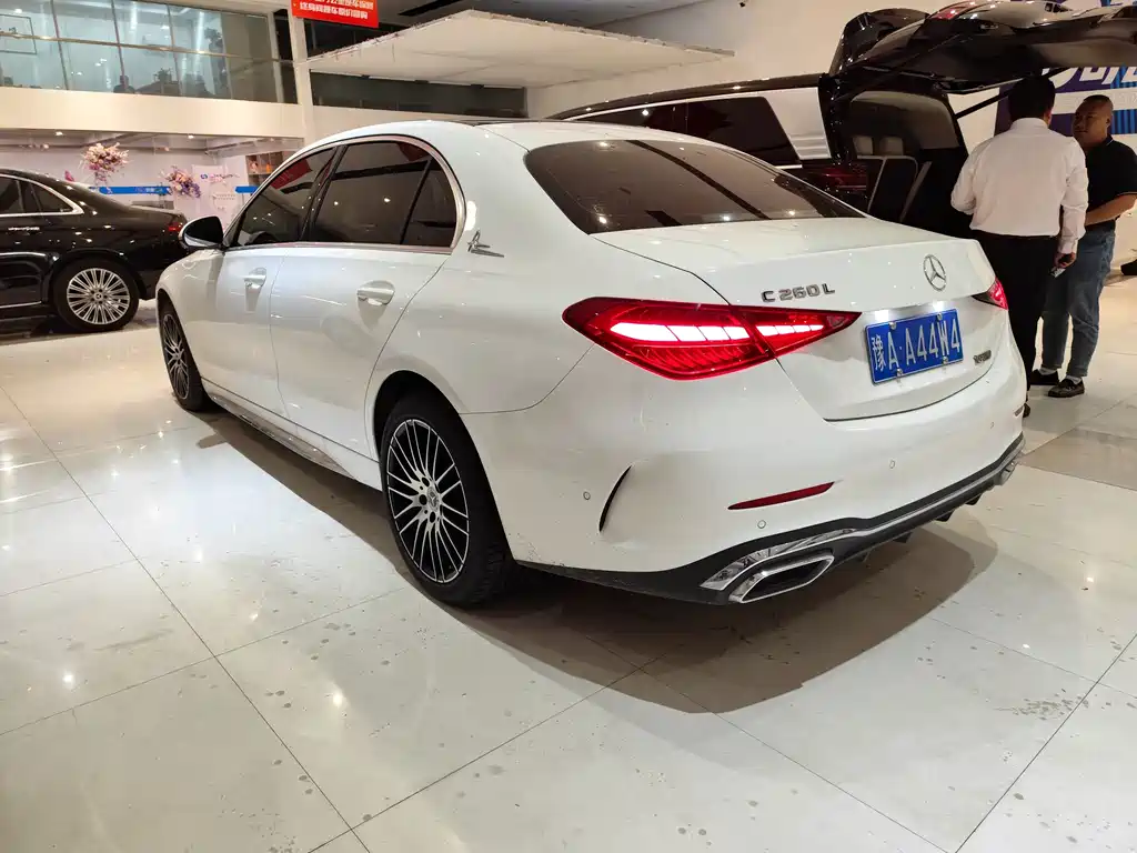 Mercedes-Benz C-Class — миниатюра 6