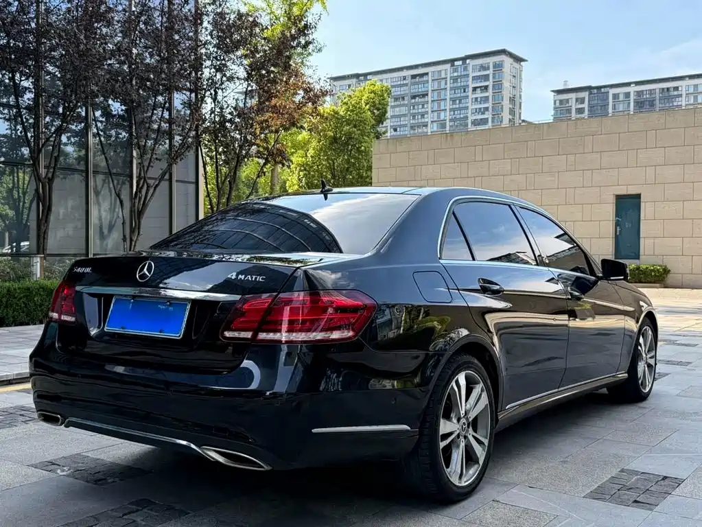 Mercedes-Benz E-Class — миниатюра 4