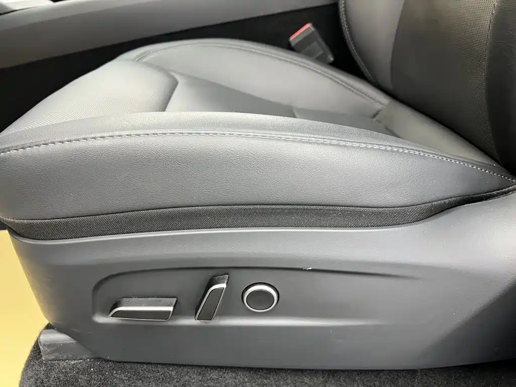 Tesla Model Y — миниатюра 41